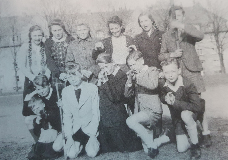 Hockey-Jugend im Jahr 1945